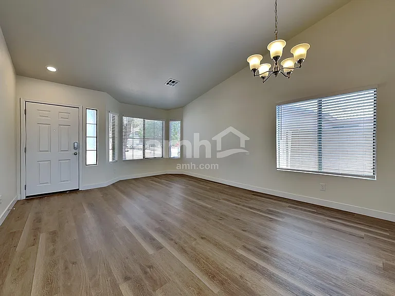 7599 W Vermont Ave — Photo 10