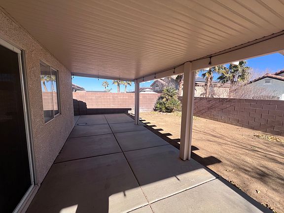 3rd image of 1006 Black Olive St