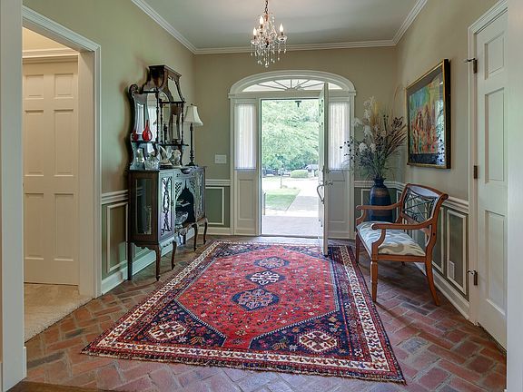 5th image of 416 Chesterfield Pl