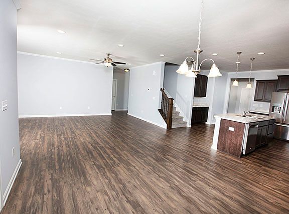 5th image of 262 Saint Regis Dr