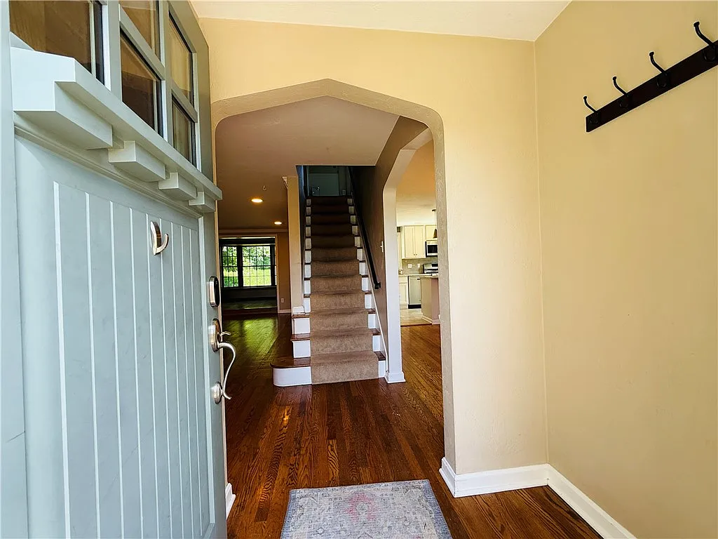 3 bed, 1.5 bath, 1494 sqft, $2,500 — Photo 3