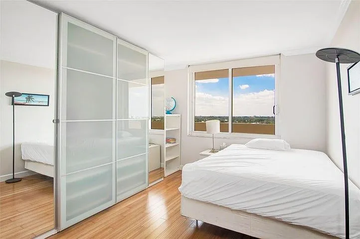 2 bed, 2.0 bath, 1425 sqft, $3,500 — Photo 4
