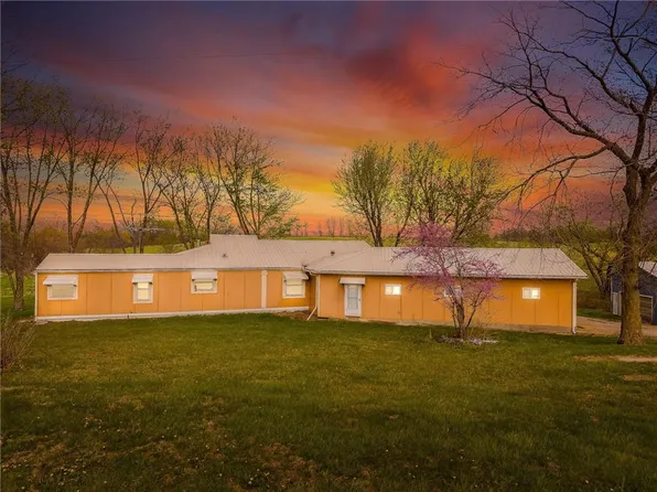 20 SE East Hwy, Trenton, MO 64683
