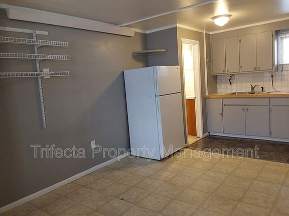 3rd image of 105 1/2 E Stuart St