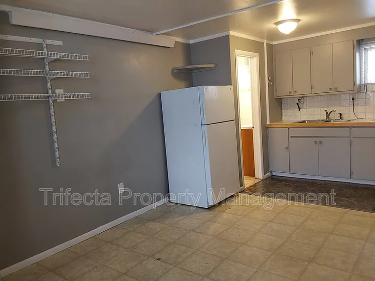 105 1/2 E Stuart St — Photo 3