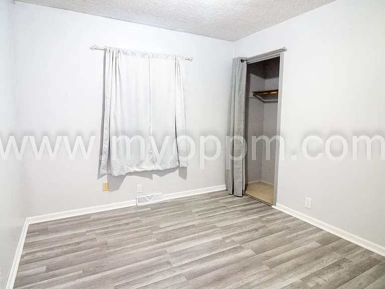 6711 S 75th Ave — Photo 15