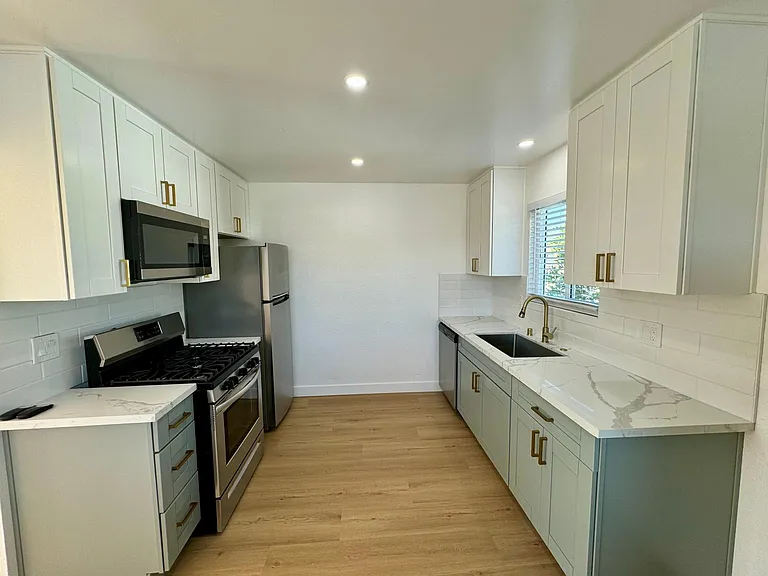 173 Brightwood Ave #D — Photo 1