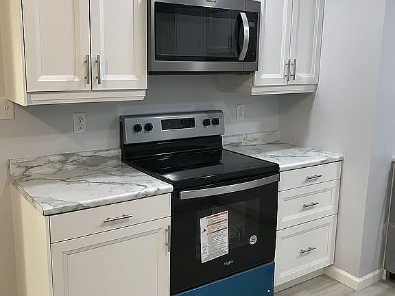 4th image of 48 Ivy Hill Dr