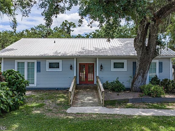 5th image of 975 Caloosa Estates Dr