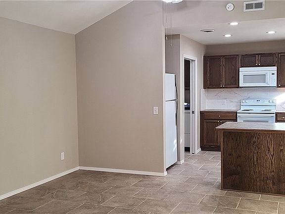 4th image of 1506 W Mimosa St