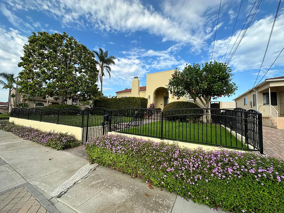 3504 Ibis St