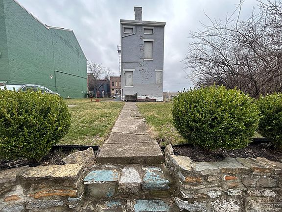 5th image of 1132 Dayton St