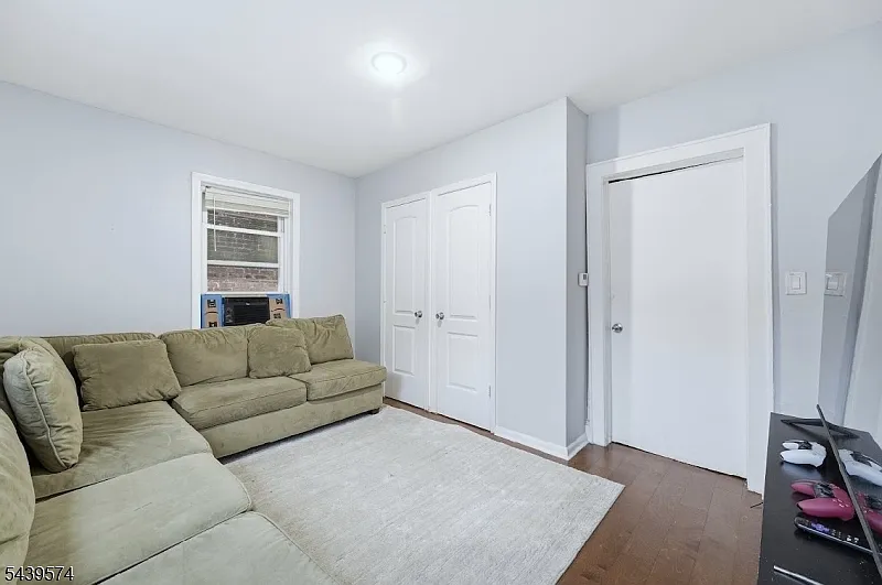 2 bed, 1.0 bath, $2,000 — Photo 4