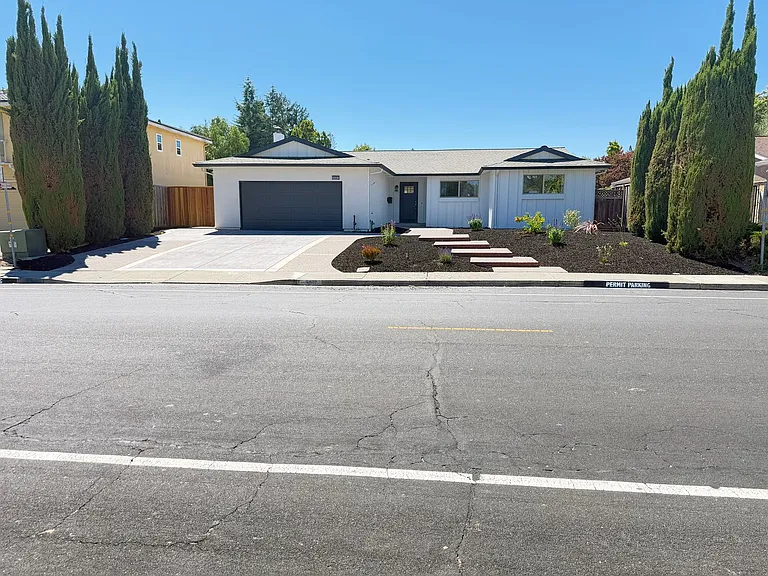 9887 Broadmoor Dr — Photo 1