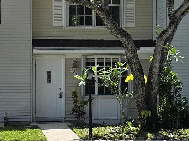 407 Georgian Park Dr — Photo 1