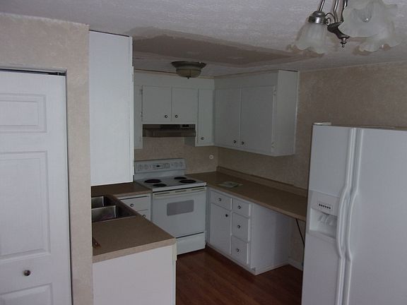 3rd image of 4630A Cox Dr