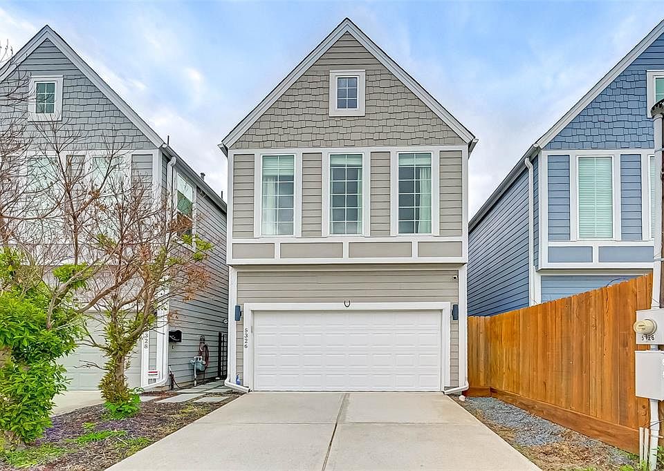 Welcome home to 5326 Darling Street!