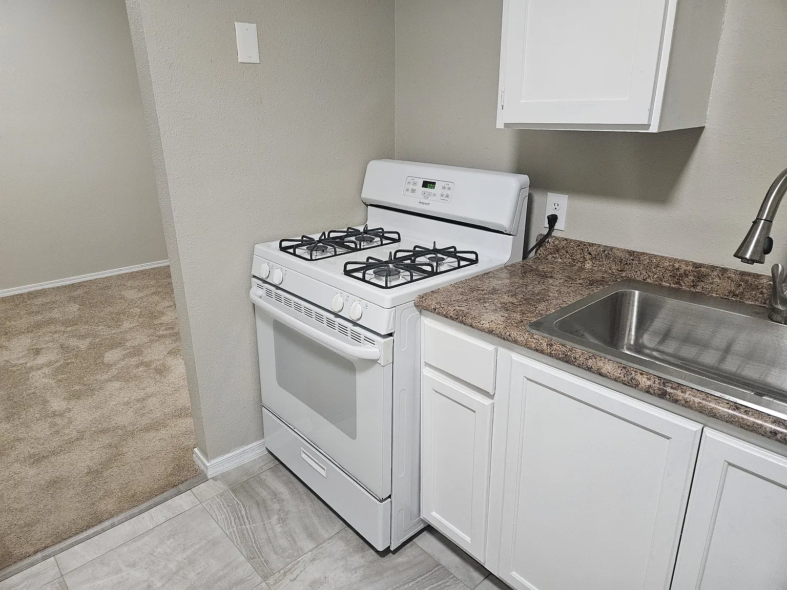 1 bed, $800 — Photo 1