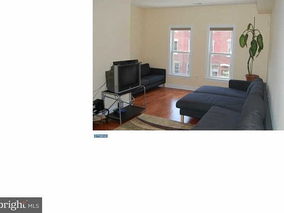 4th image of 2339 Catharine St #B