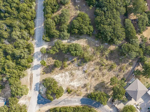 1211 Mountainside Dr, Granbury, TX 76048