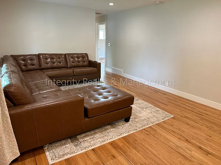 3092 W Layton Ave — Photo 10