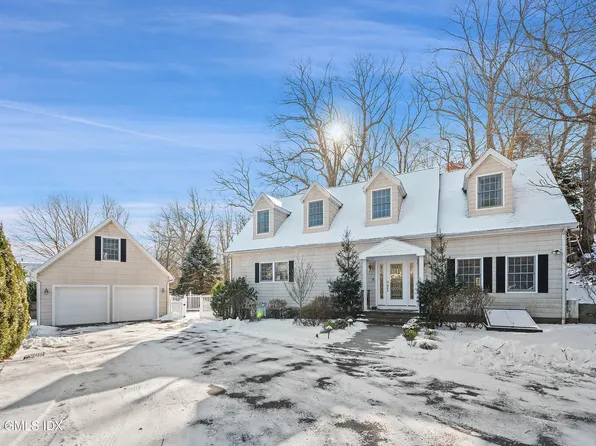 95 Valleywood Rd, Cos Cob, CT 06807