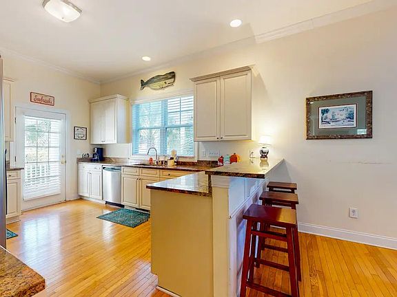 5th image of 4016 Bridle Trail Dr