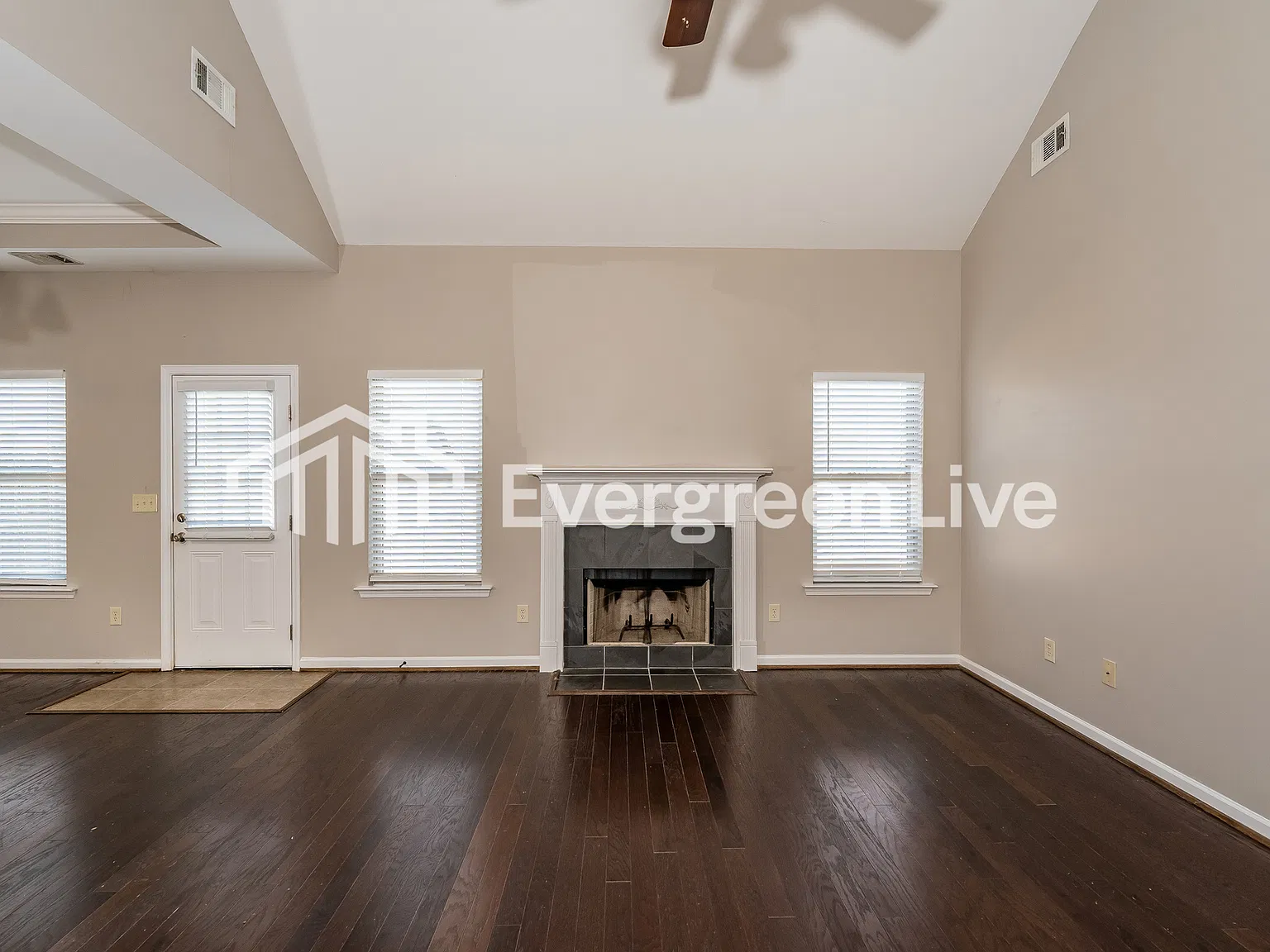 3 bed, 2.0 bath, 1573 sqft, $1,745 — Photo 2