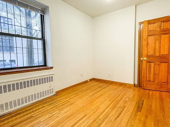 4th image of 305 W 92nd St #1F