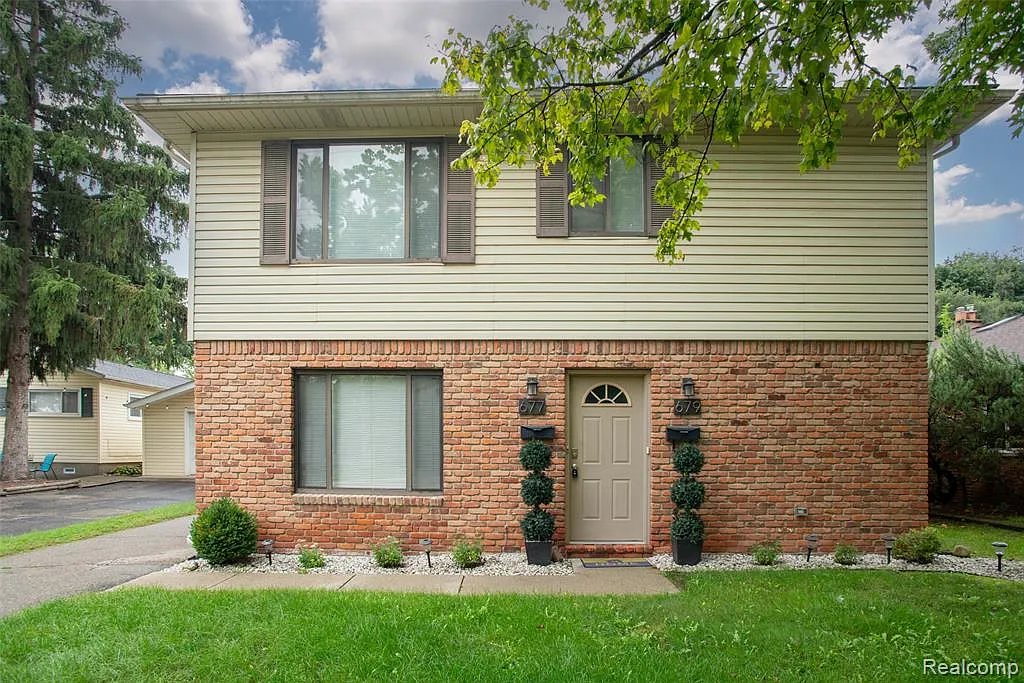 2 bed, 2.0 bath, 1176 sqft, $1,750 — Photo 1