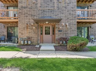 2234 Abbeywood Dr APT C, Lisle, IL 60532