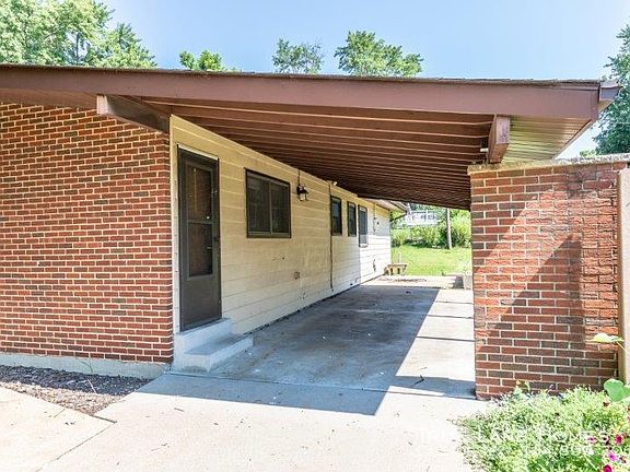 3rd image of 1055 Cheyenne Dr