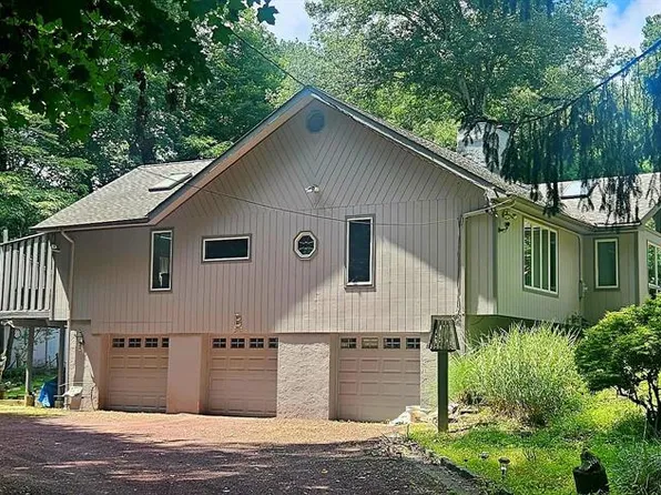 20 Parker Pl, Upper Saddle River, NJ 07458