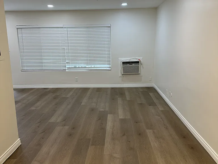 325 N Howard St #4 — Photo 6