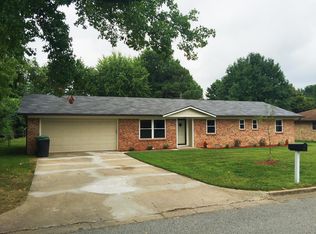 1907 S 16th St, Bentonville, AR 72758
