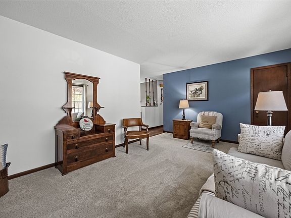 4th image of 1721 Woodside Ct NW