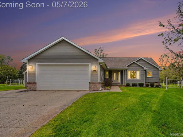 2321 Foxmore Cir, Highland, MI 48356