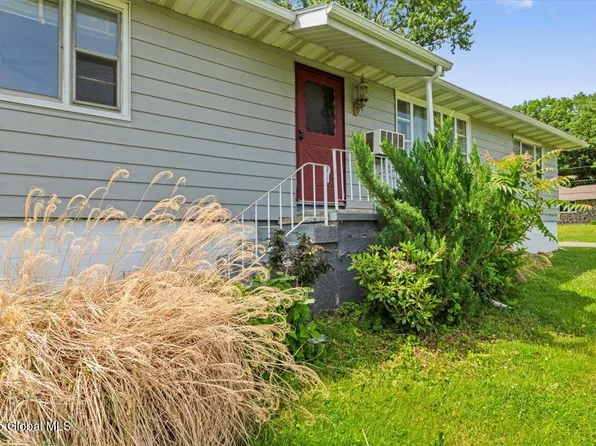 19 Valleyview Drive, Troy, NY 12180