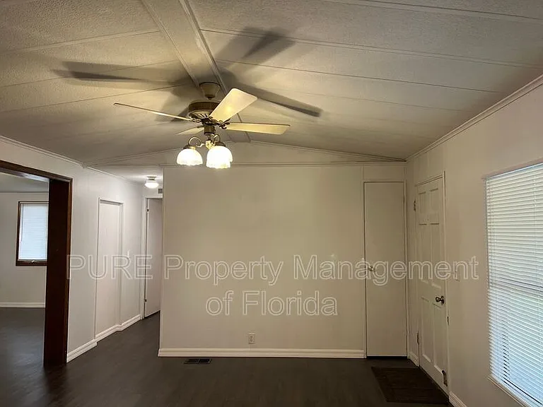 600 NE 63rd Ct — Photo 4