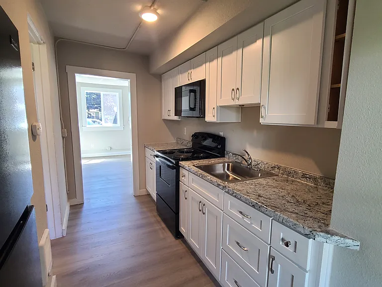 103 S 12th St #5 — Photo 9
