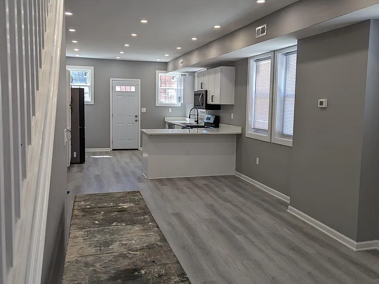 3327 Brighton St — Photo 8