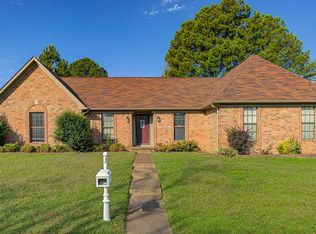 5443 Lake Village Dr, Memphis, TN 38125