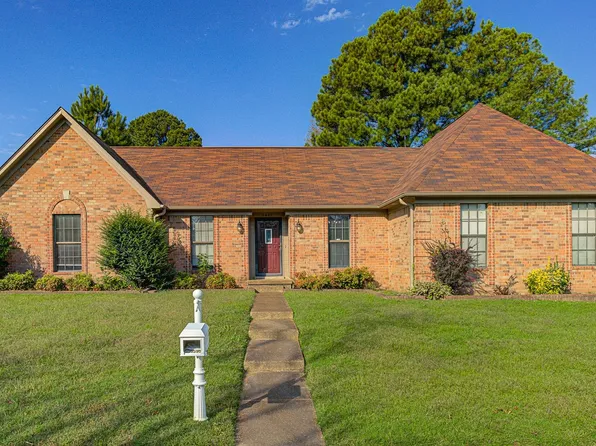 5443 Lake Village Dr, Memphis, TN 38125