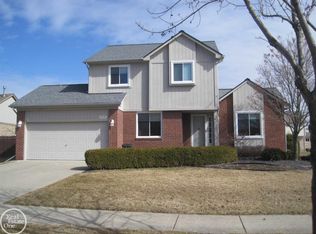 27197 Telstar Rd, New Baltimore, MI