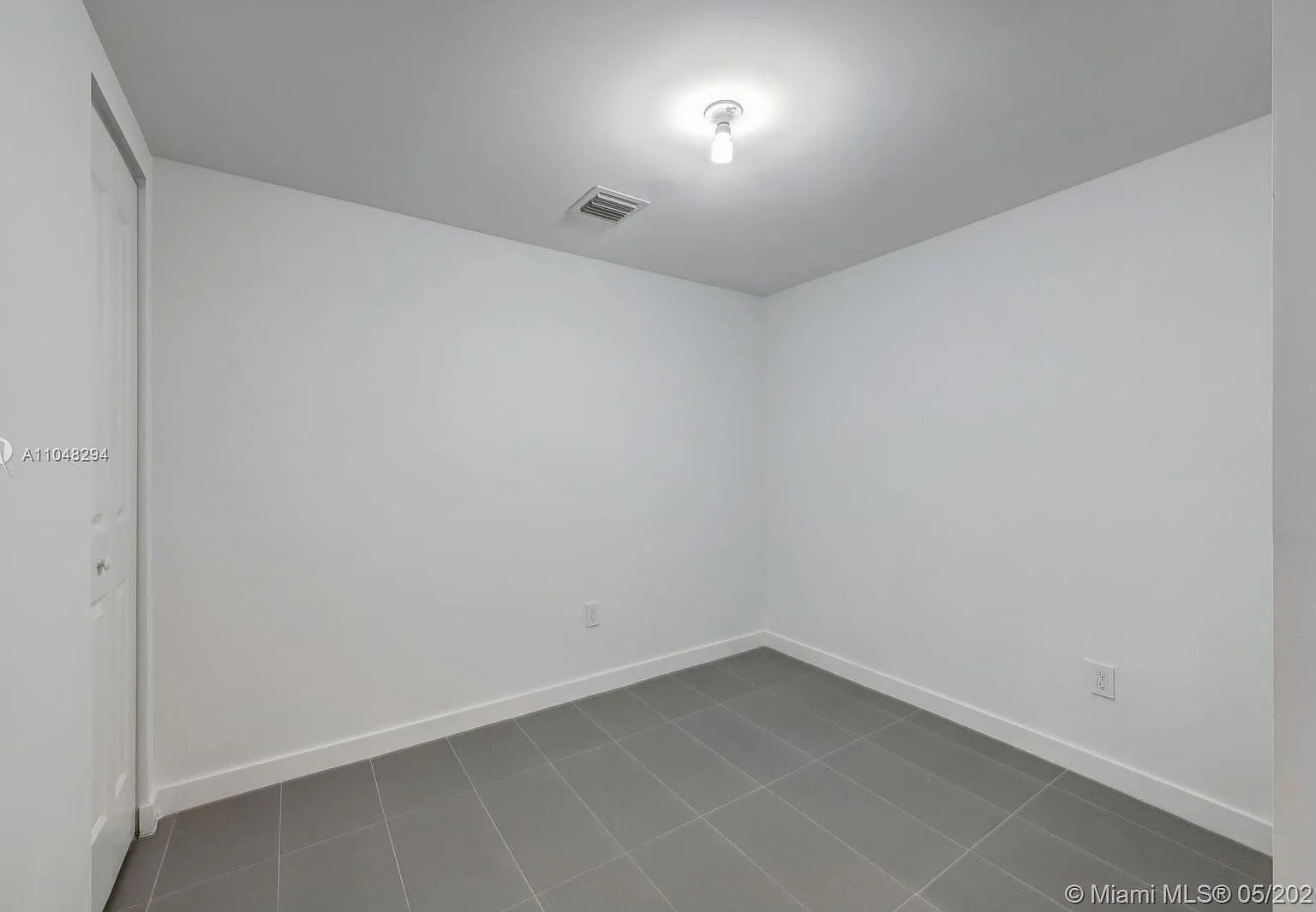 1 bed, 1.5 bath, 910 sqft, $3,200 — Photo 4