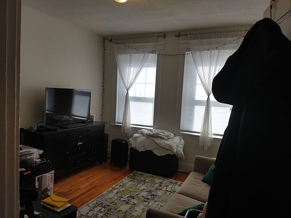 3rd image of 78 Glenville Ave APT 10