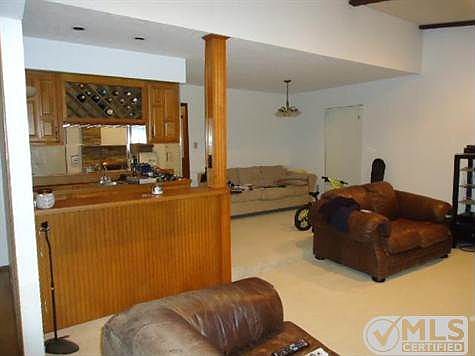 3rd image of 1121 Lombardy Dr