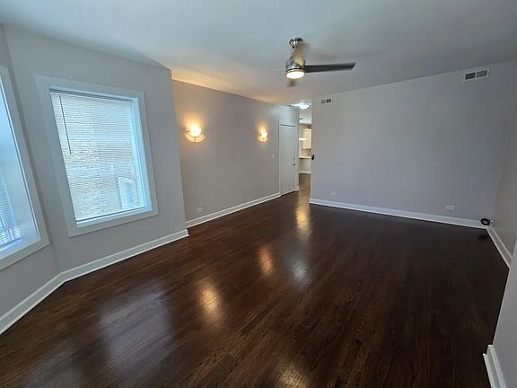 5th image of 5922 N Washtenaw Ave #1
