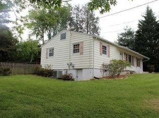 705 Meadow View Dr, Johnson City, TN 37604