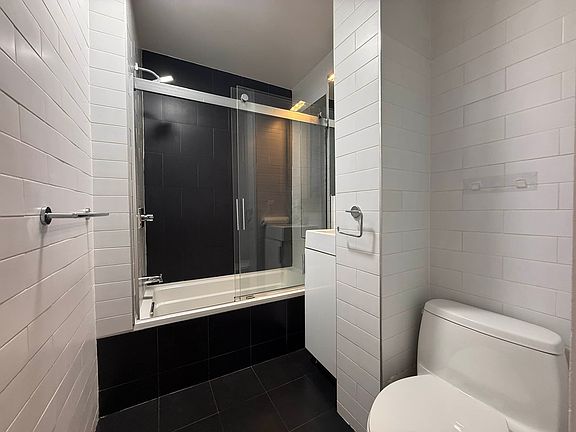 5th image of 218 W 22nd St APT 2FW